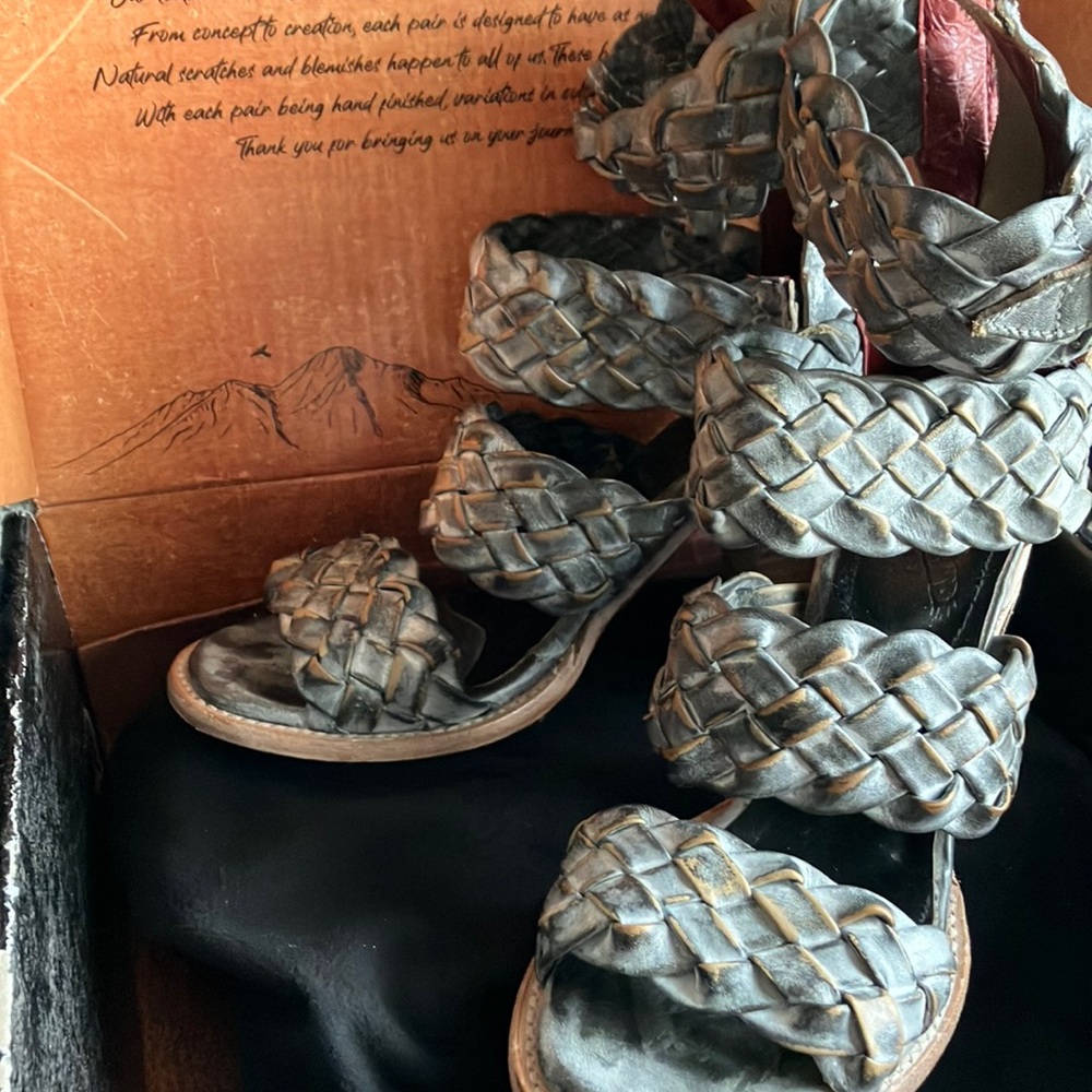 Freebird Bayou size 10. Worn once. In the original packing box.